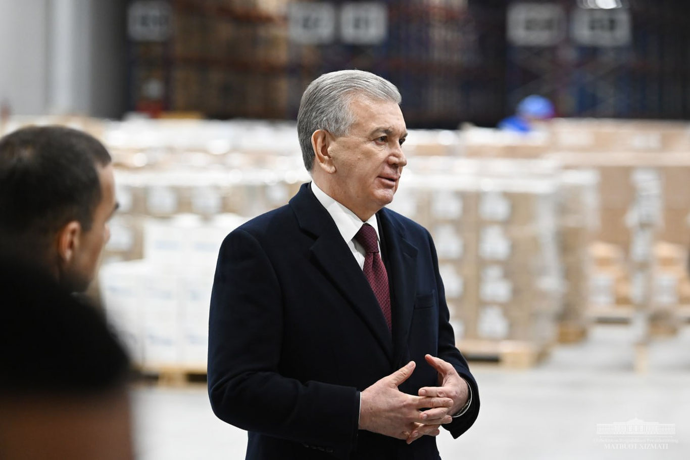 Президент Зангиотада очилган 40 млн долларлик логистика марказига ташриф буюрди