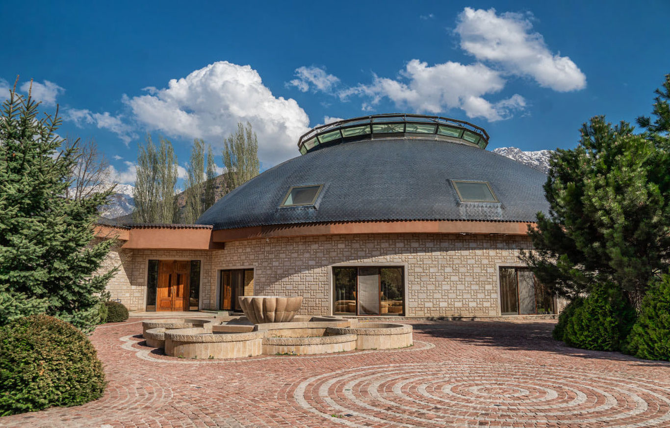 Гулнора Каримовага тегишли бўлган маскан Касаба уюшмалари федерациясига ўтказилди