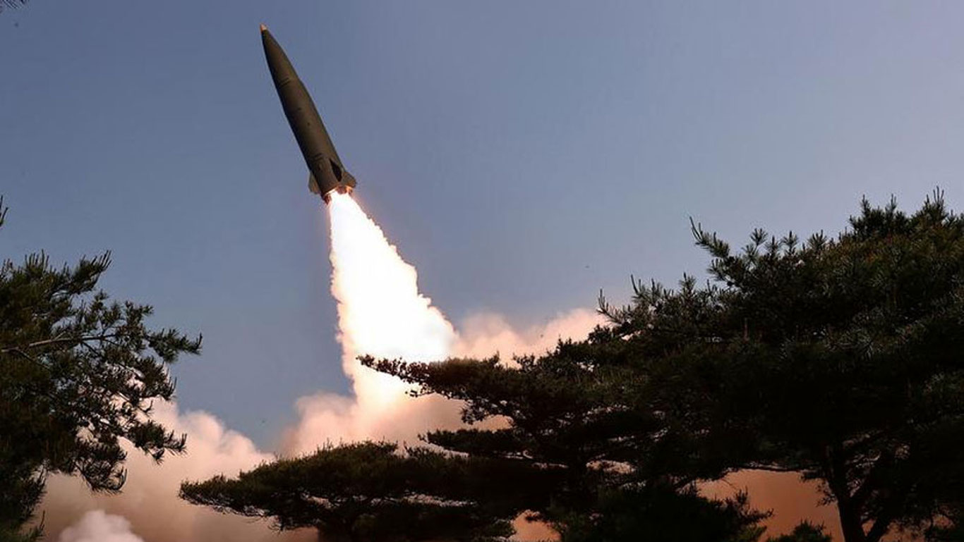 Шимолий Корея баллистик ракеталар учирди