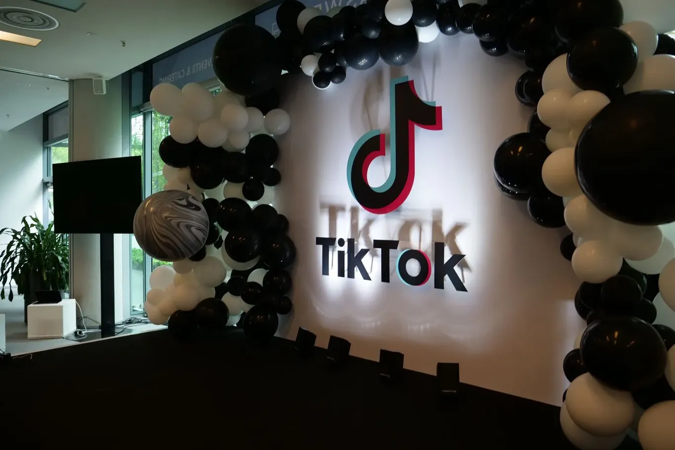 TikTok АҚШдаги фаолиятини тўхтатди