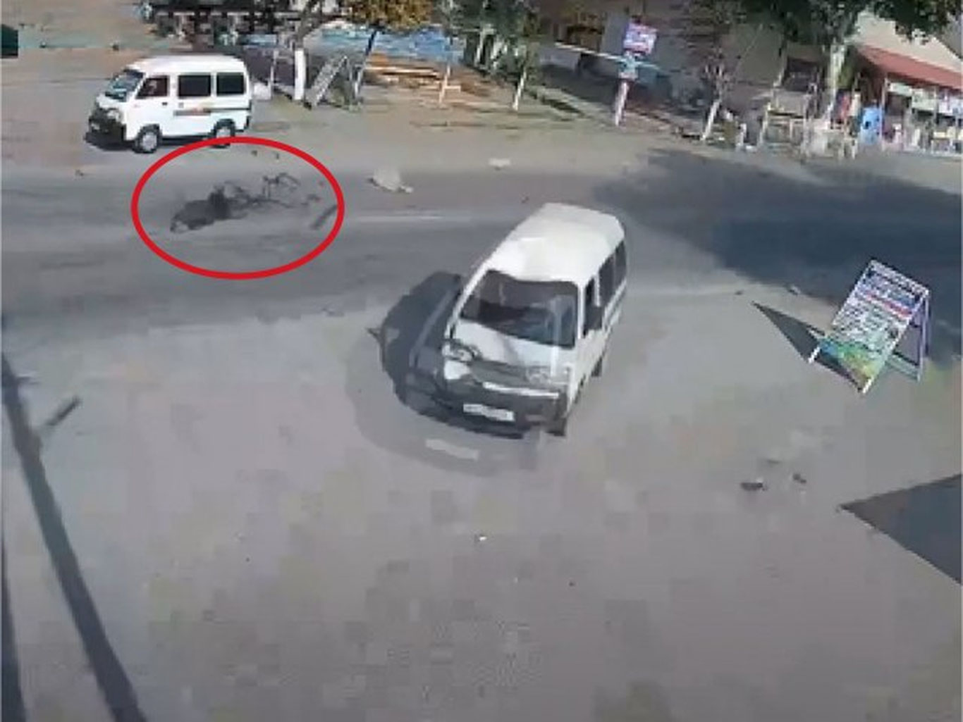 Фарғонада маст ҳайдовчи икки йўловчини уриб юборди