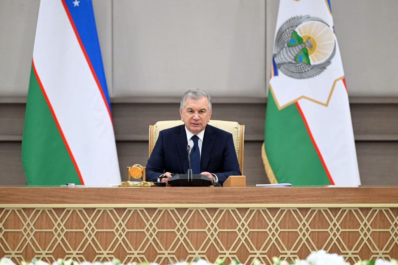 Президент раислигида видеоселектор йиғилиши бошланди