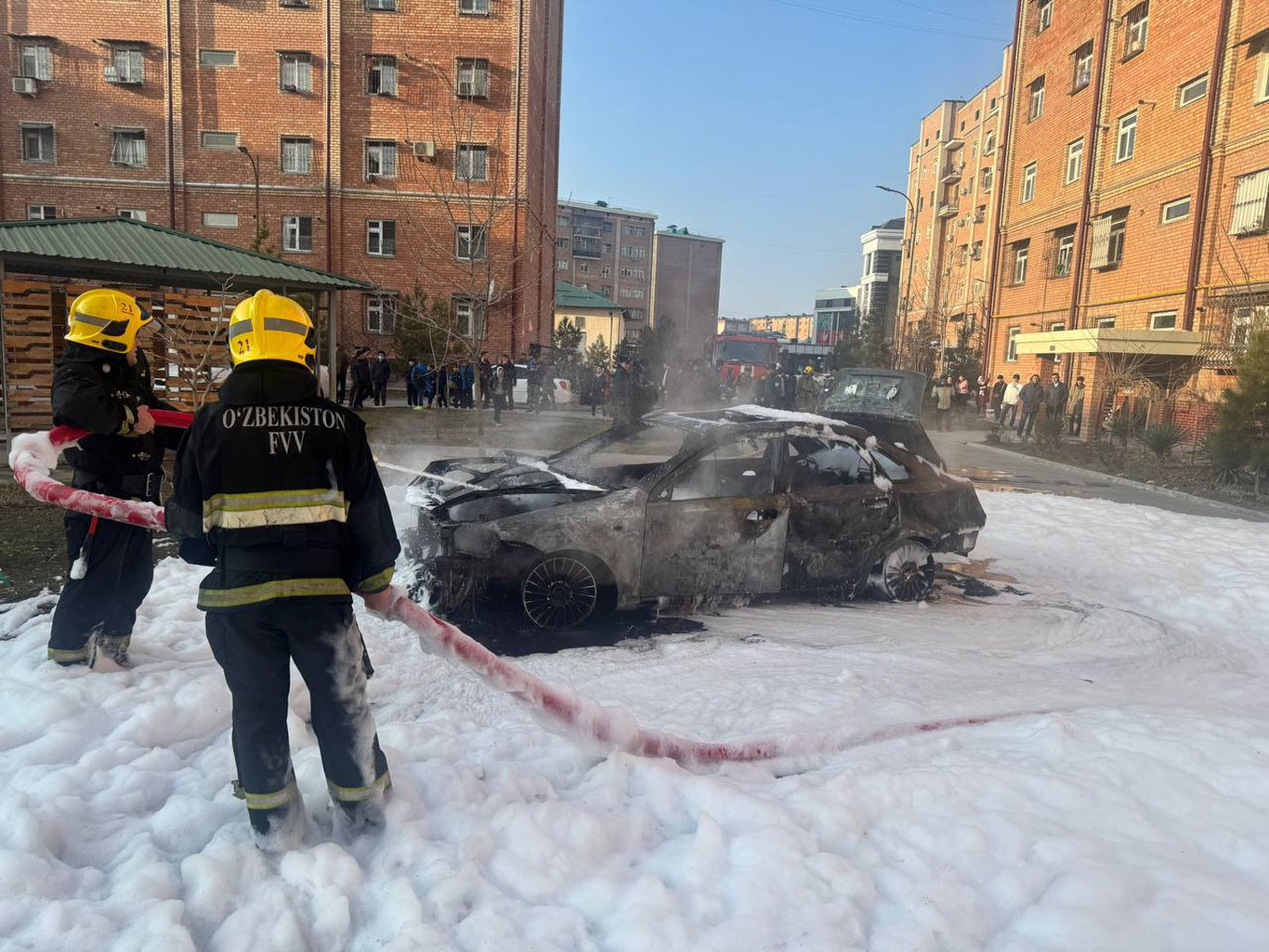 Toshkentda mashina yonib ketdi