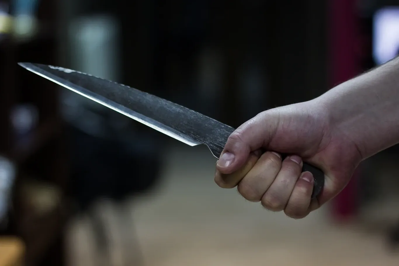 Андижонда эркак шаърий никоҳидаги аёлини пичоқлаб ўлдирди