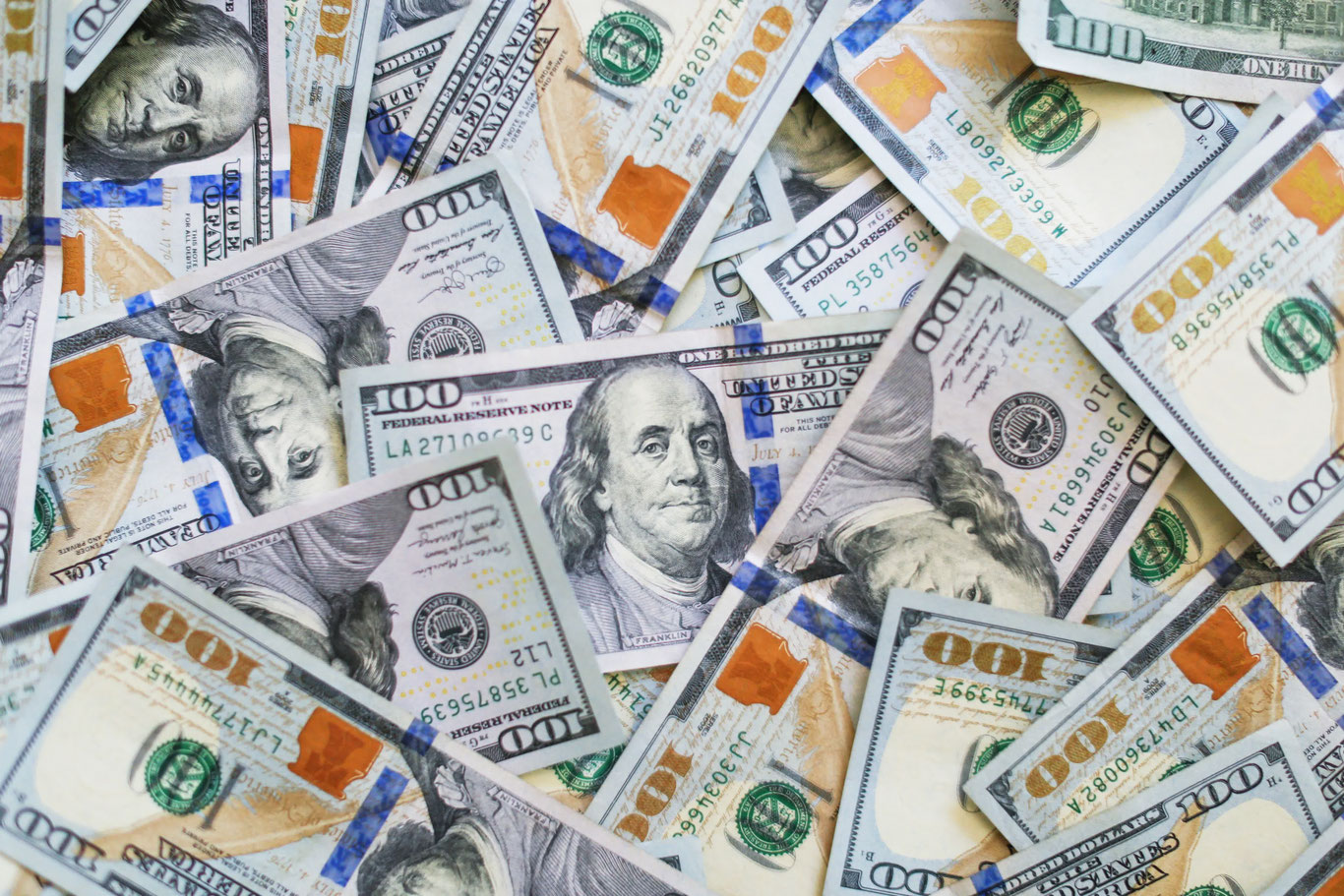 Dollarning rasmiy kursi yana pasaydi