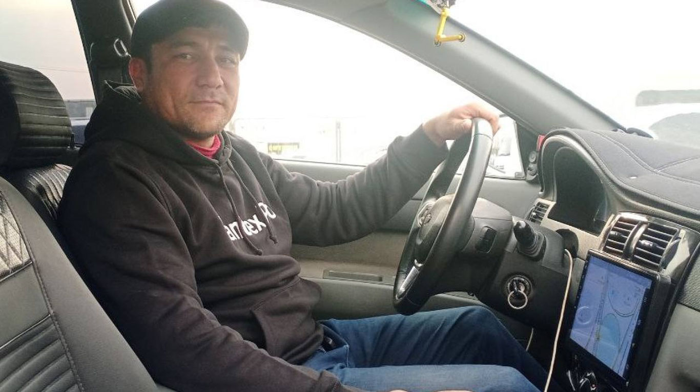 Тошкентда таксида аёлнинг кўзи ёриди