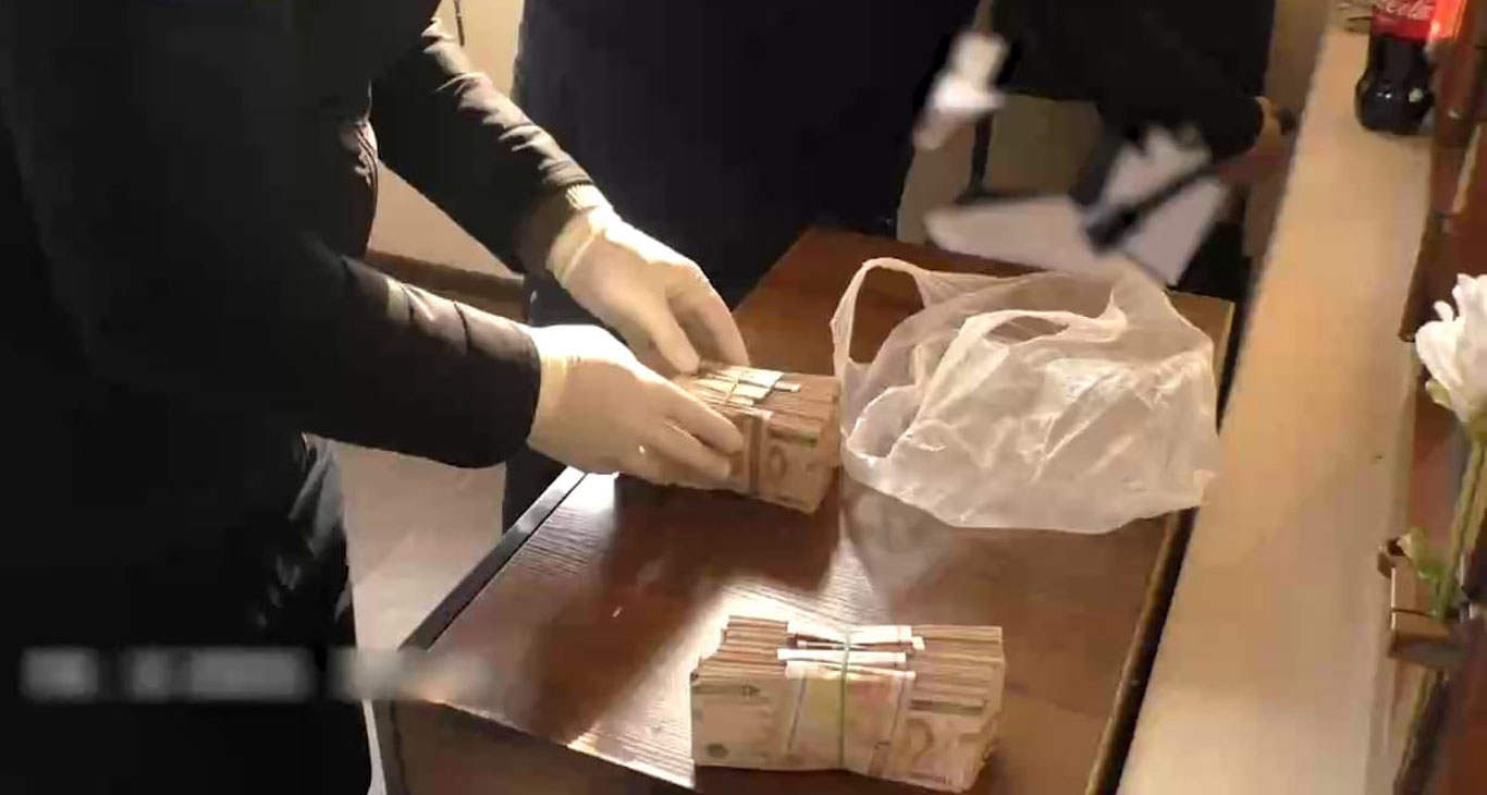 Тошкент ва Жиззах вилоятида мансабдорлар қўлга олинди