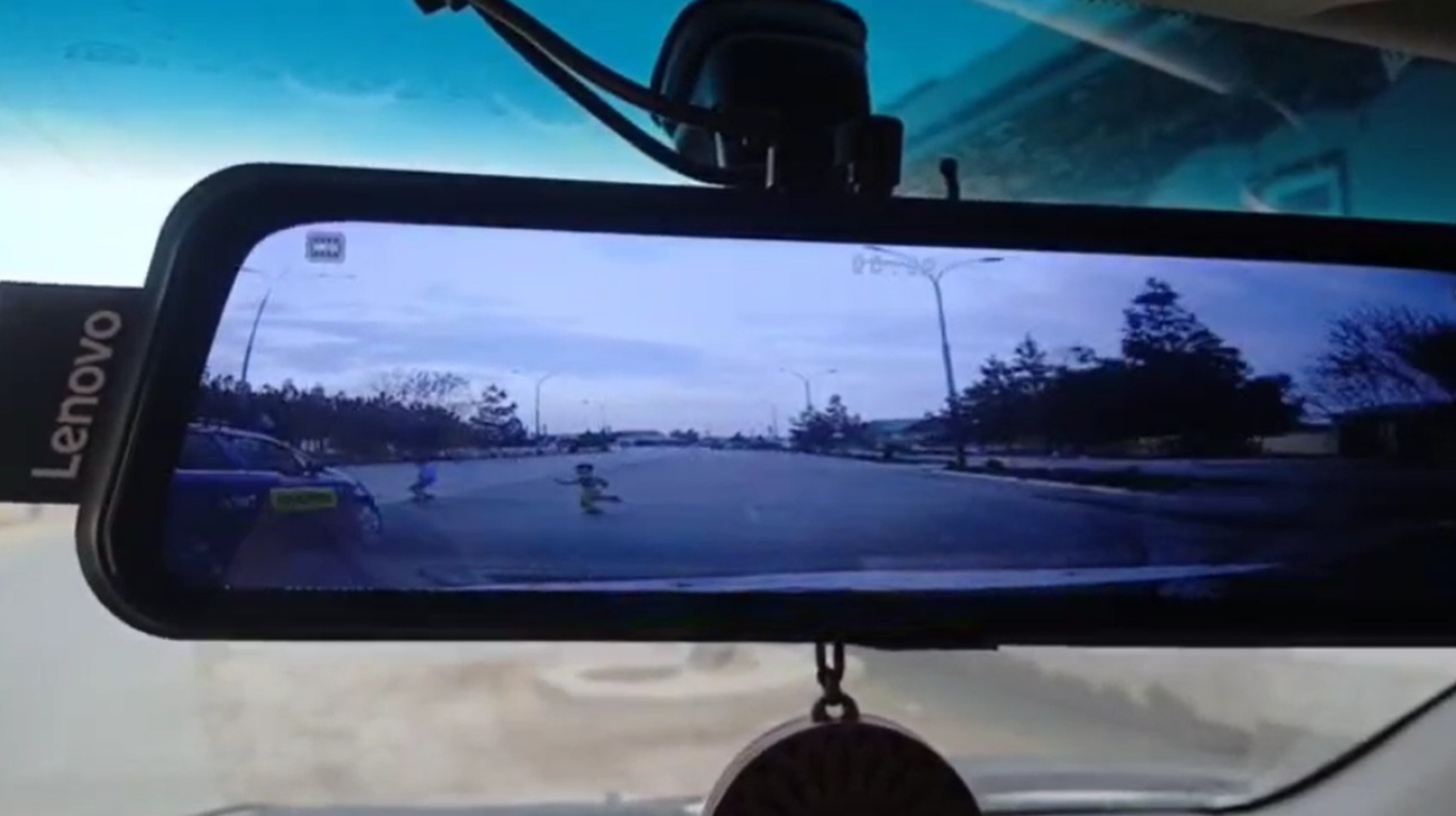 Андижонда Matiz икки нафар болани уриб юборди