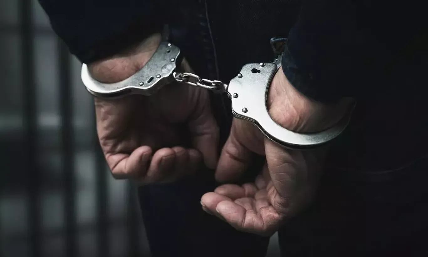 Чинозда эркак аёли ва қайнонасини пичоқлаб қўйди