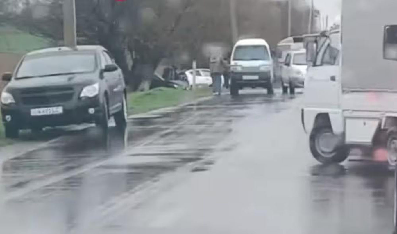 Қибрайда 3 та машина аварияга учради