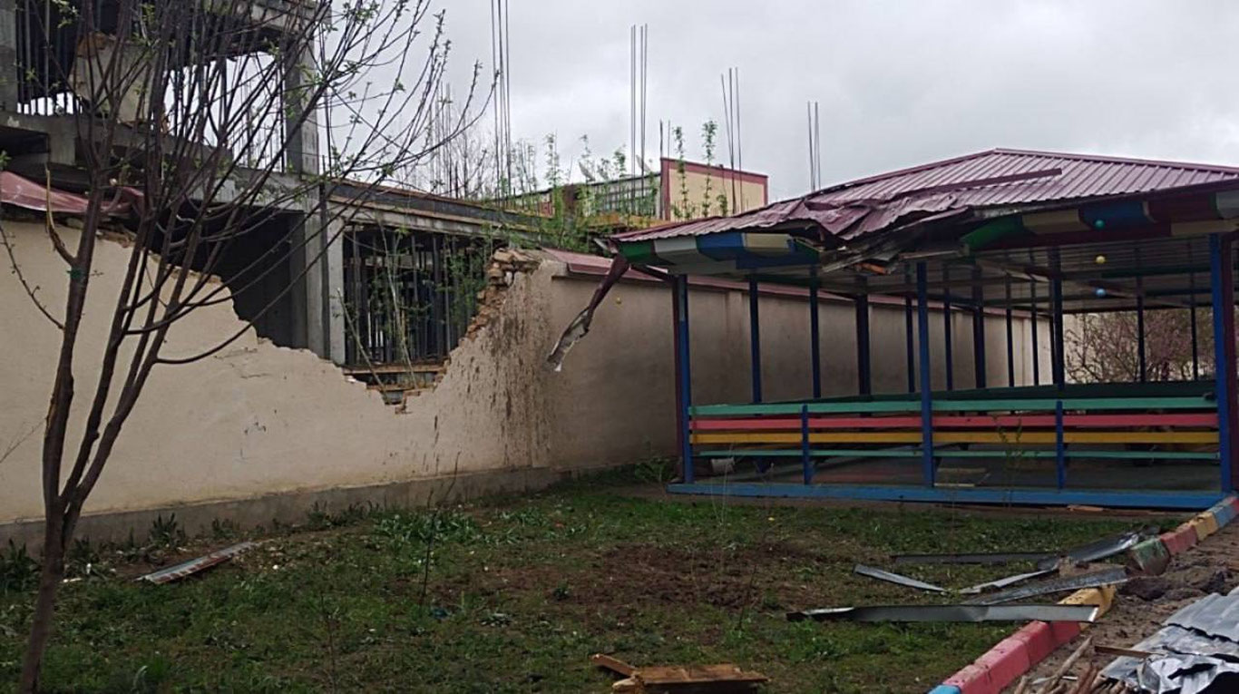 Янгийўлдаги боғчага кран ўқи қулаб тушди