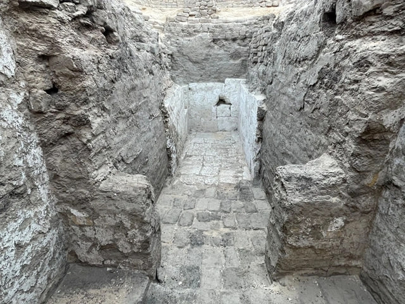 Мисрда 3600 йиллик номаълум фиръавн қабри топилди