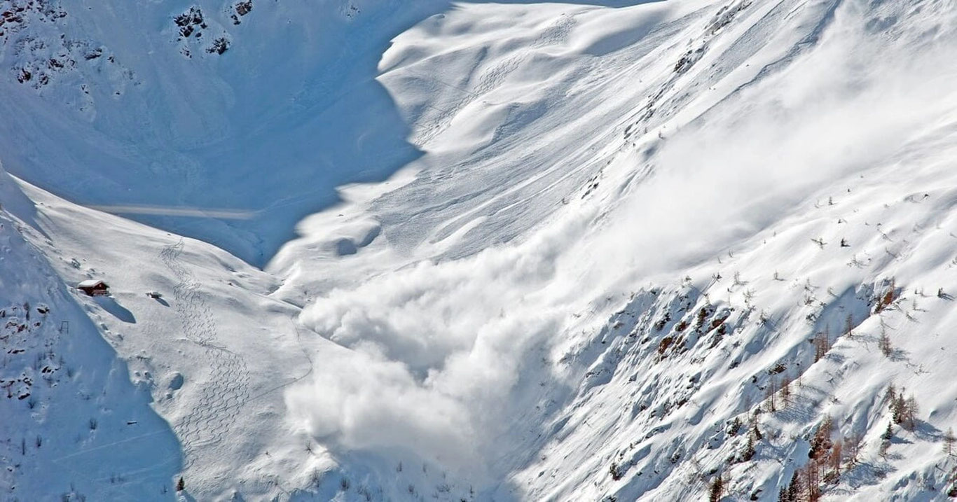 Россияда қор кўчкиси юз берди