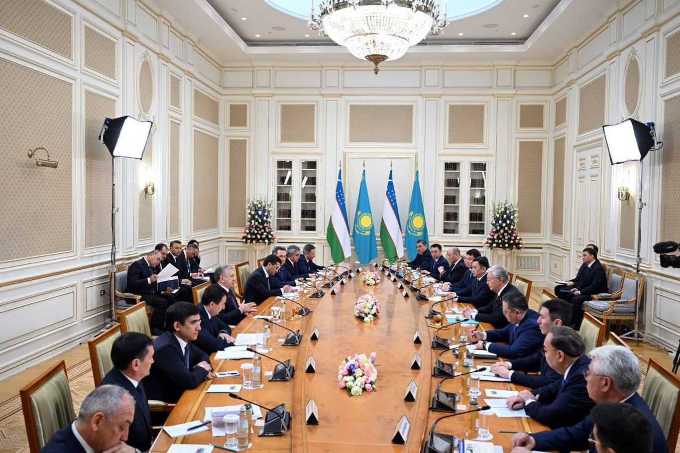 Ўзбекистон ва Қозоғистон етакчиларининг норасмий учрашуви бўлиб ўтди
