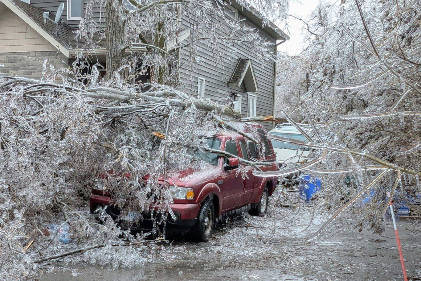 Канадада кучли музли бўрон кузатилмоқда