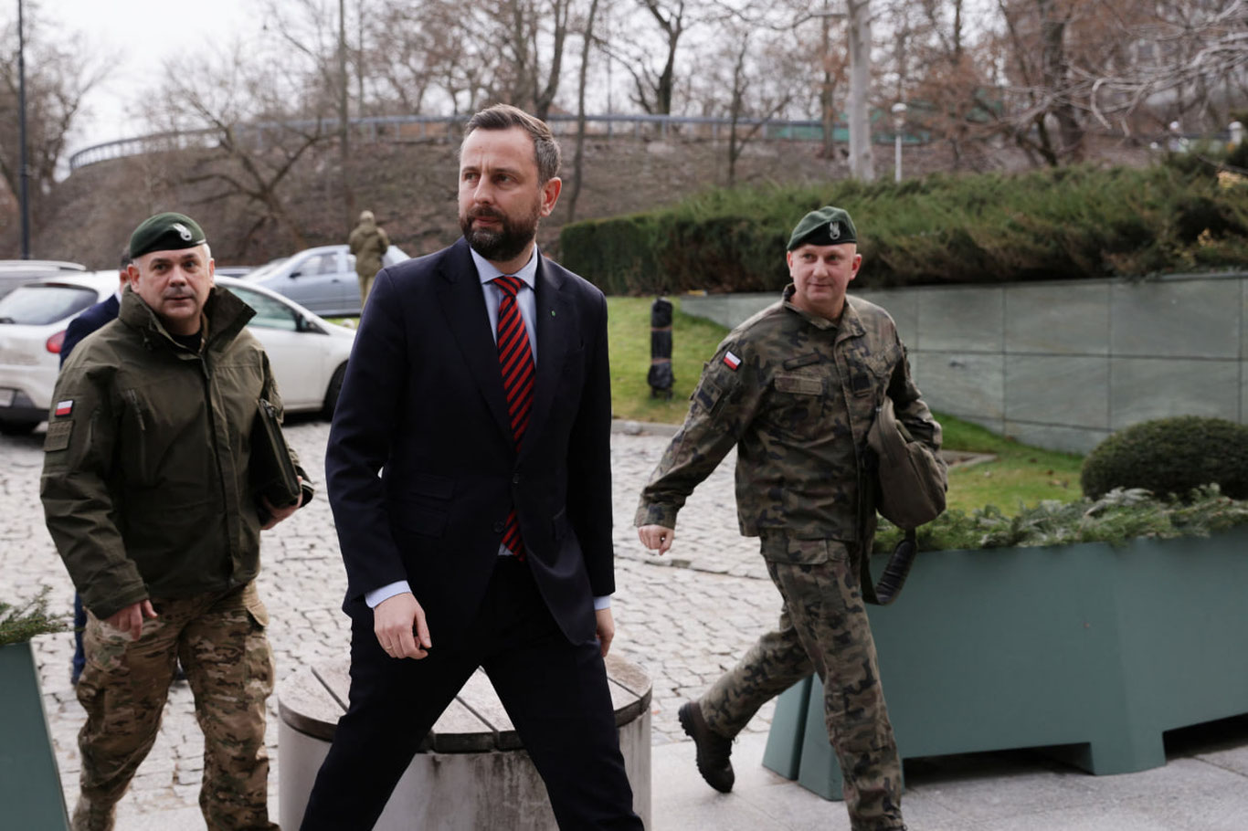 Polsha Ukrainaga yordam berib, foyda ko‘rmoqchi
