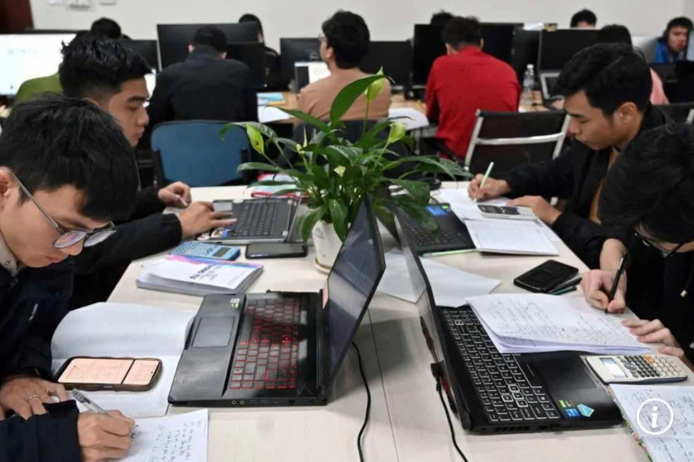 Ветнамда ўқувчи ва талабаларга кечки дарслар тақиқланмоқда