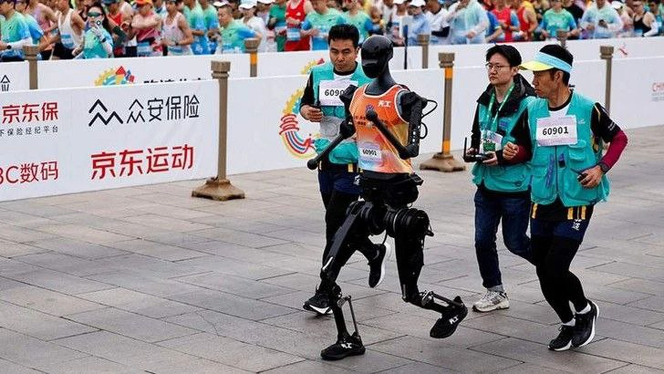 Xitoyda robotlar ilk bor marafonga chiqdi