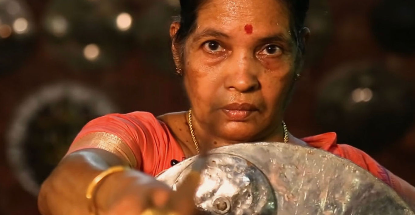 82 ёшли ҳинд аёли қадимий жанг санъатини ўргатмоқда