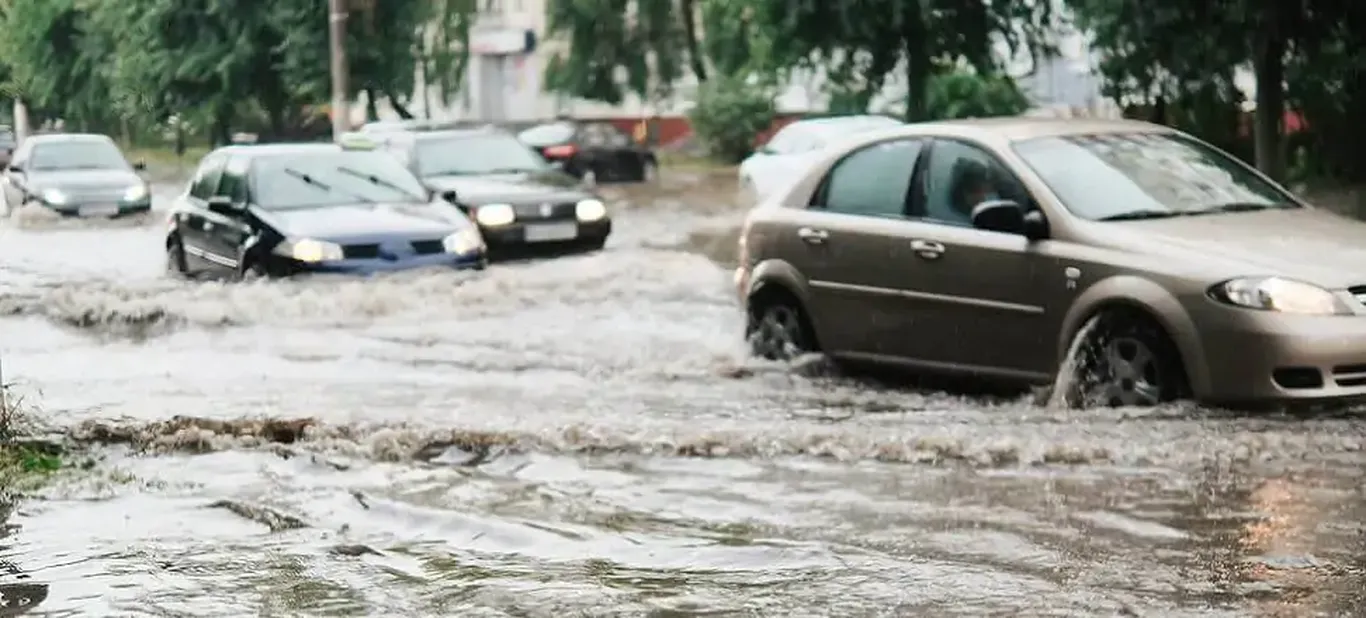 Polshada kuchli yomg‘ir suv toshqiniga sabab bo‘ldi