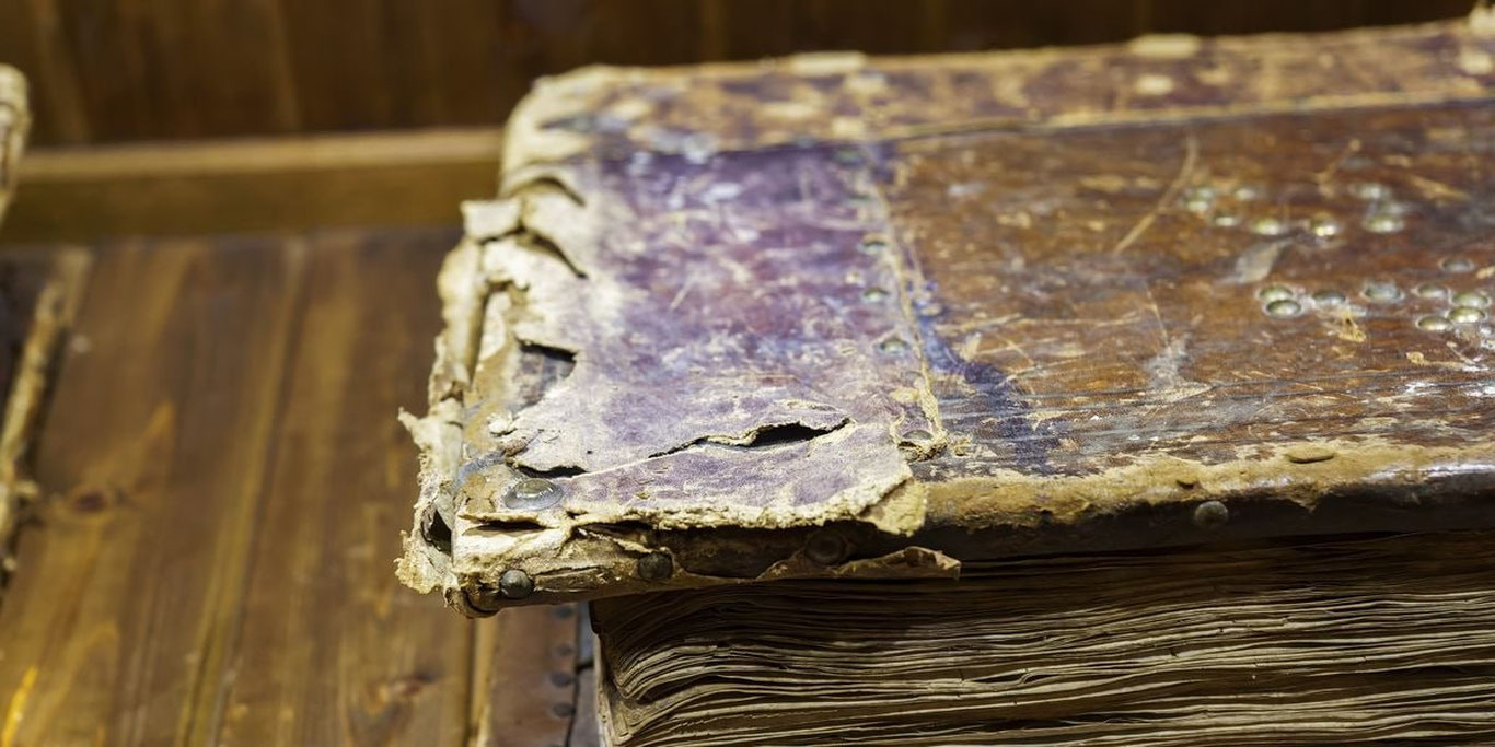 Британияда одам териси билан қопланган китоб топилди