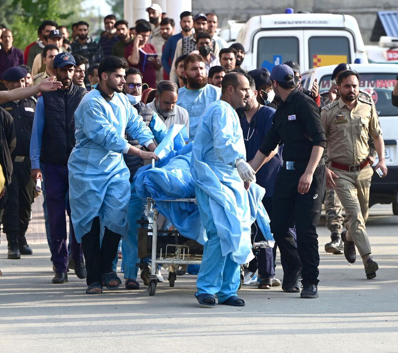 Hindistonda terrorchilar sayyohlarga hujum qildi