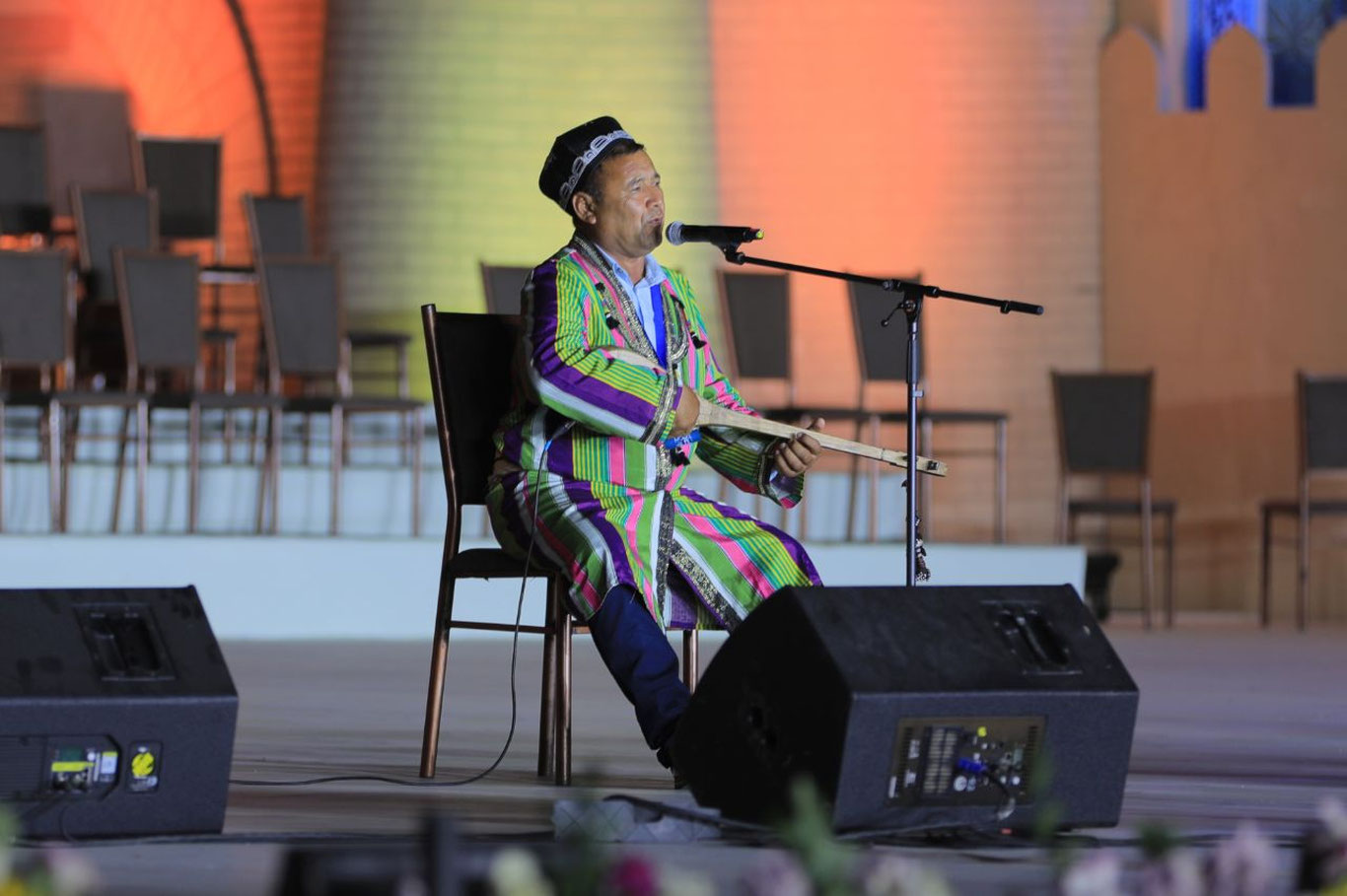 Бахшилар баҳс майдонида