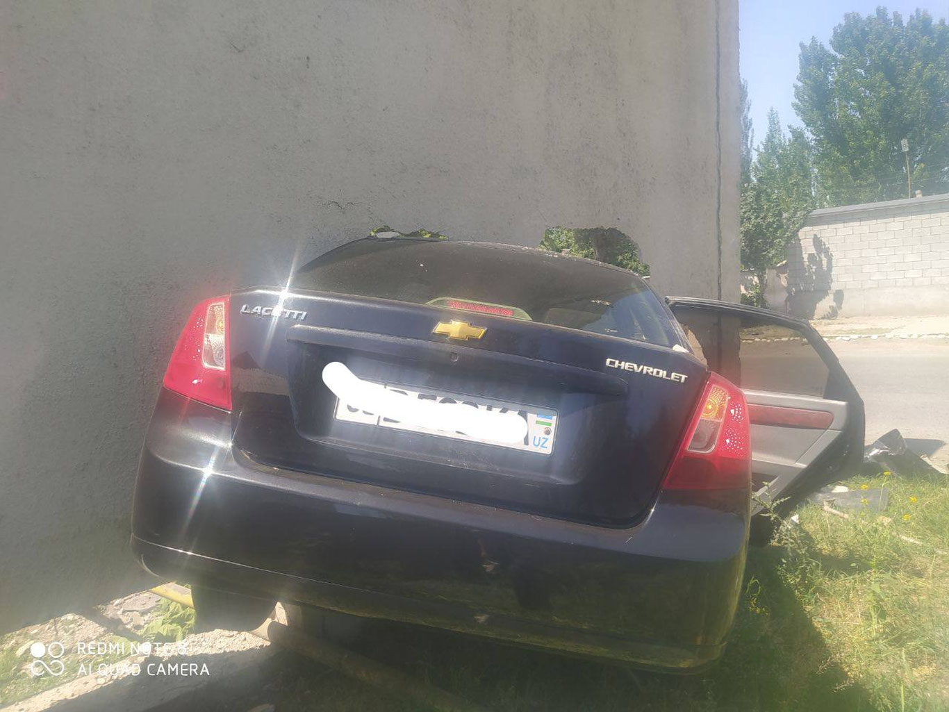 Андижонда Lacetti деворни ёриб ўтди