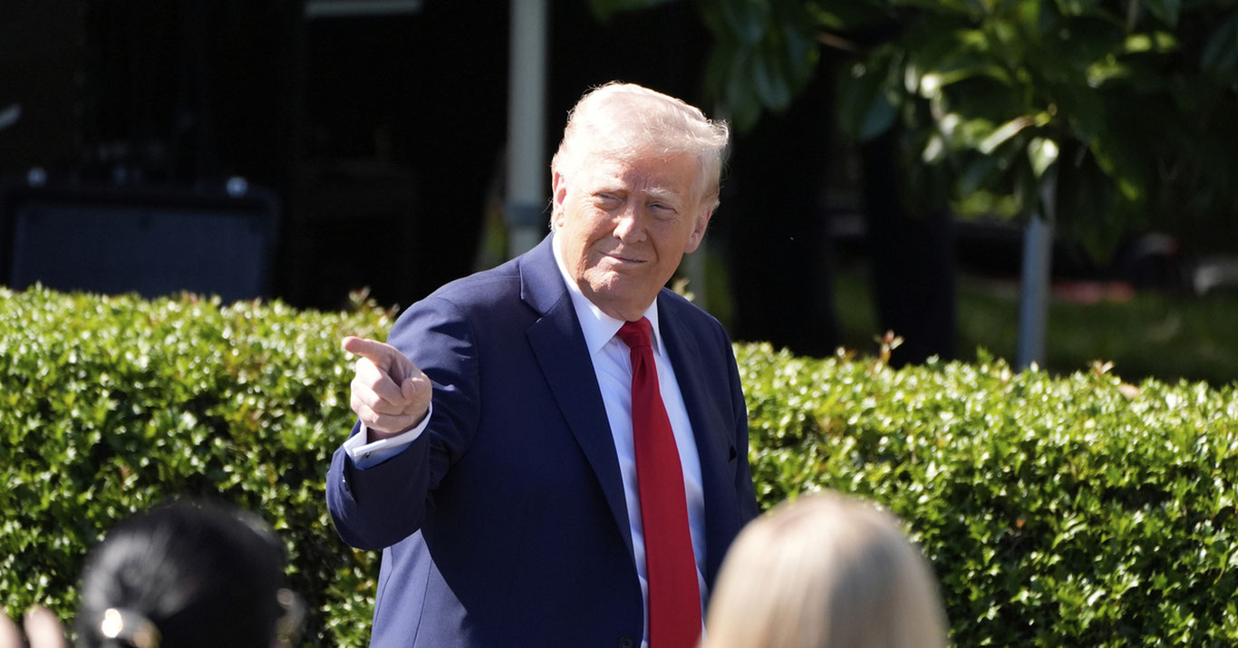Трамп Хитойга нисбатан бож тўловларини камайтиришини билдирди