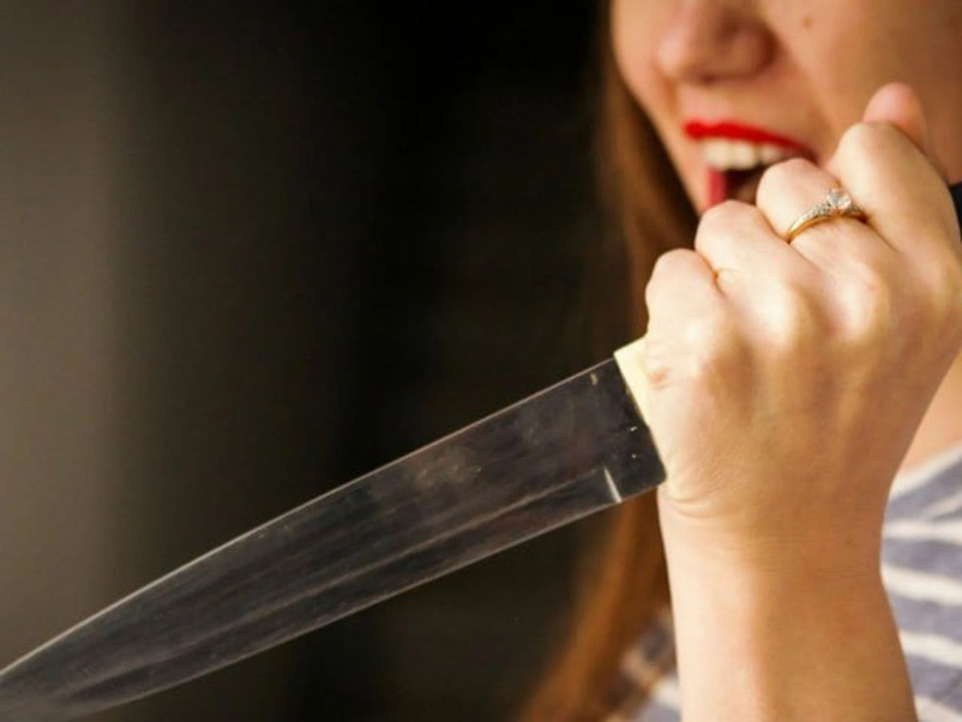 Сурхондарёда аёл 3 ёшли қизчани пичоқлаб қўйди