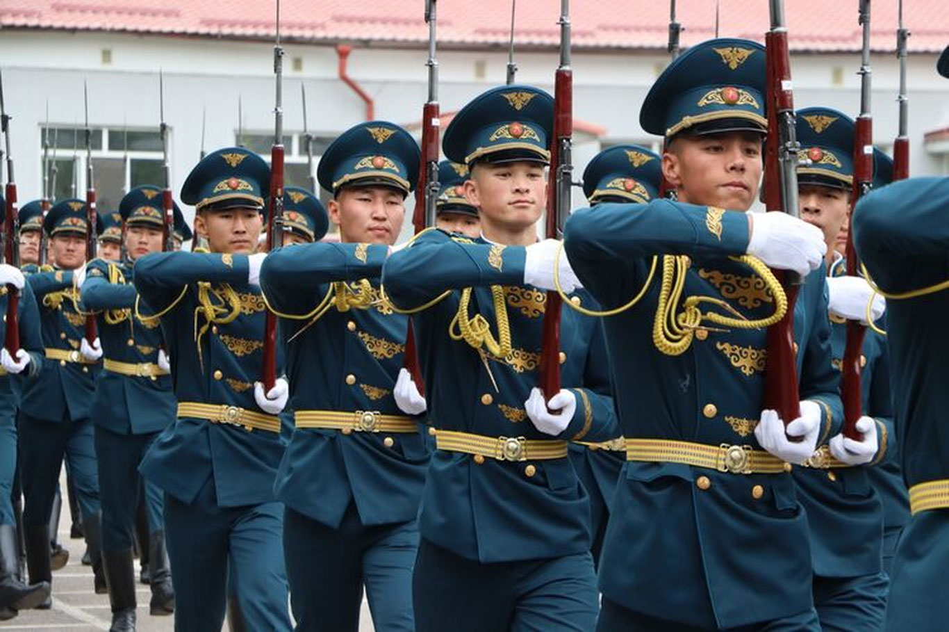 Қирғизистонда Ғалаба паради бўлиб ўтди