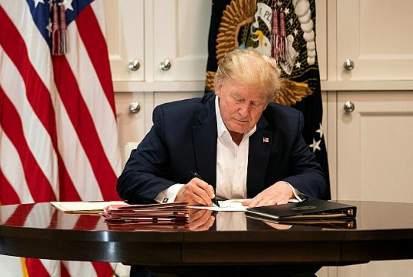 Трамп Британия билан савдо битимини тузишга қарор қилди