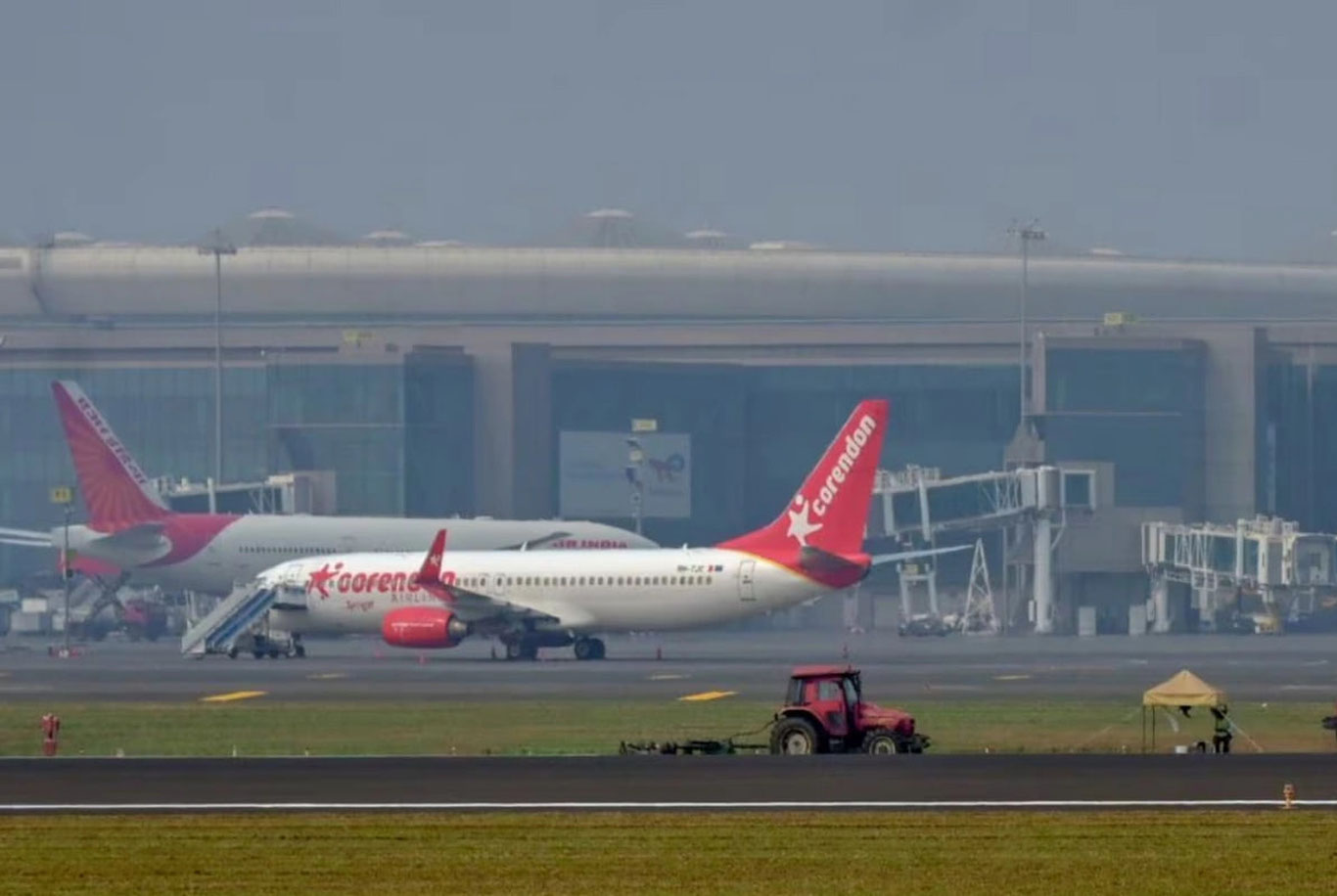 Hindiston Pokiston bilan urush tufayli yopilgan aeroportlarni ochdi