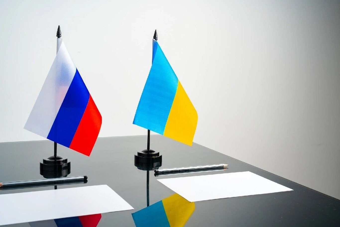 Россия музокараларда АҚШнинг иштирокига қарши чиқди