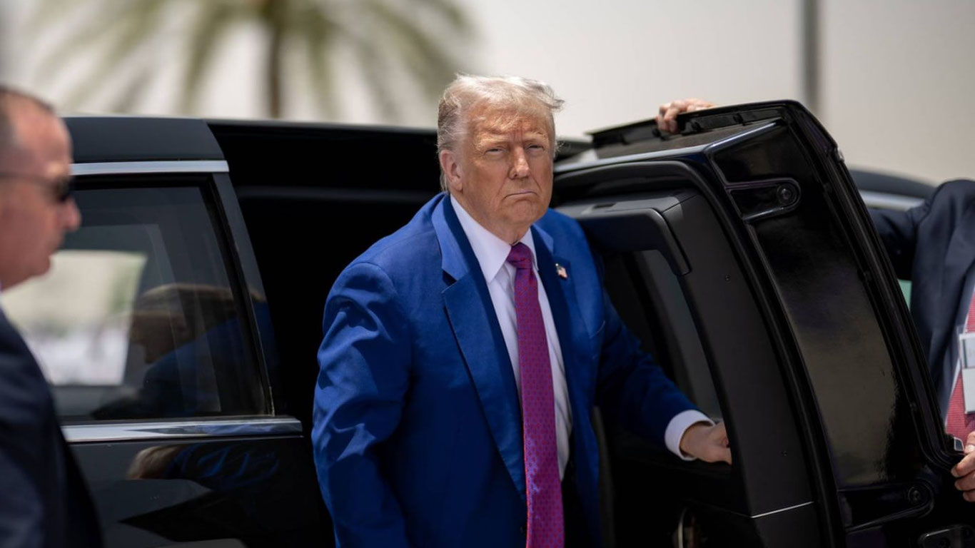 Трамп Украина бўйича кескин баёнотлар билан чиқди