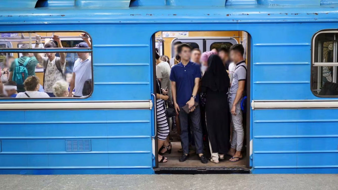Toshkent metrosida yigit begona ayolga shilqimlik qildi