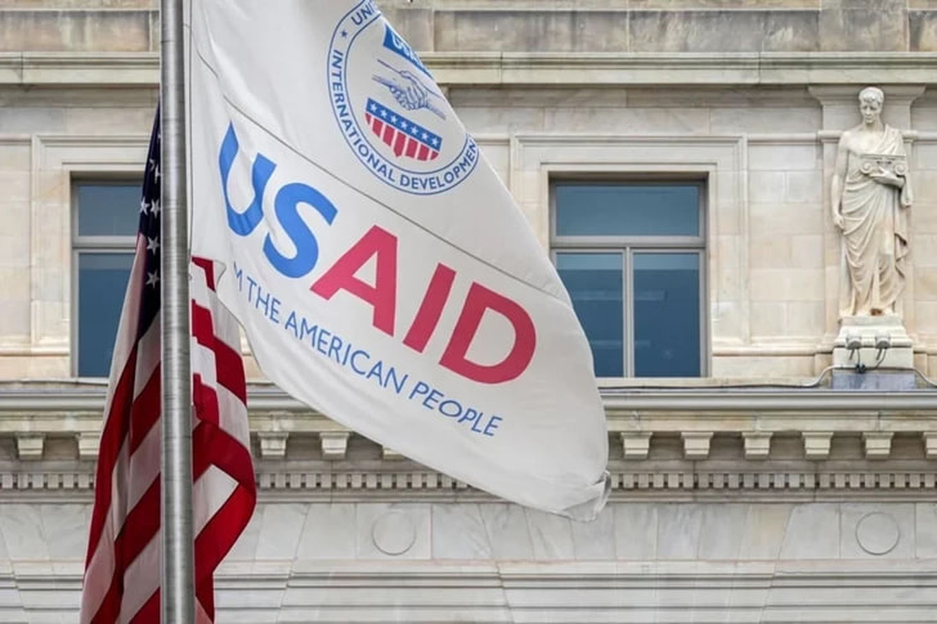 АҚШ Украинадаги USAID ходимларини ишдан бўшатмоқда