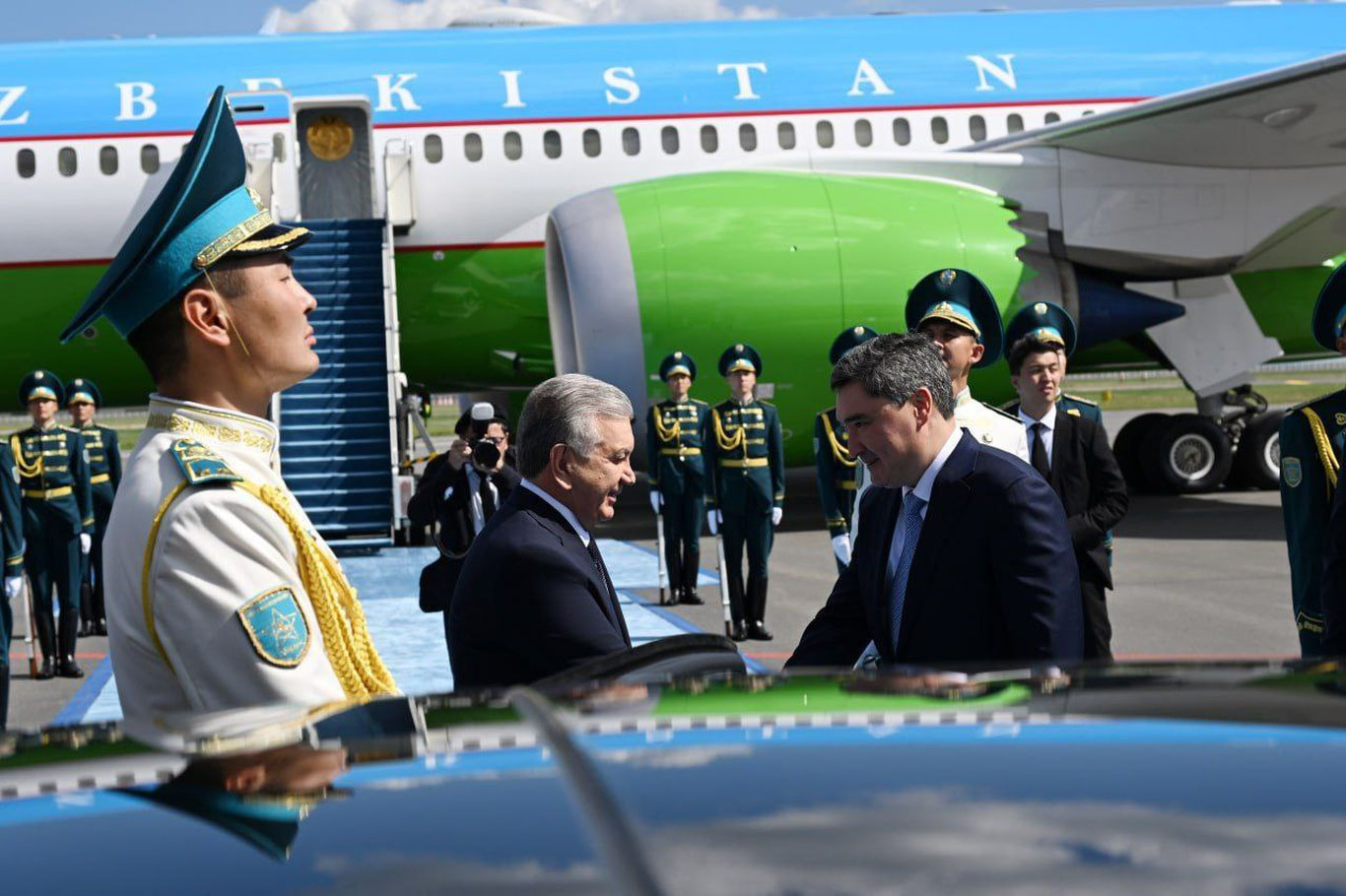 Shavkat Mirziyoyev Qozog‘istonga yetib bordi