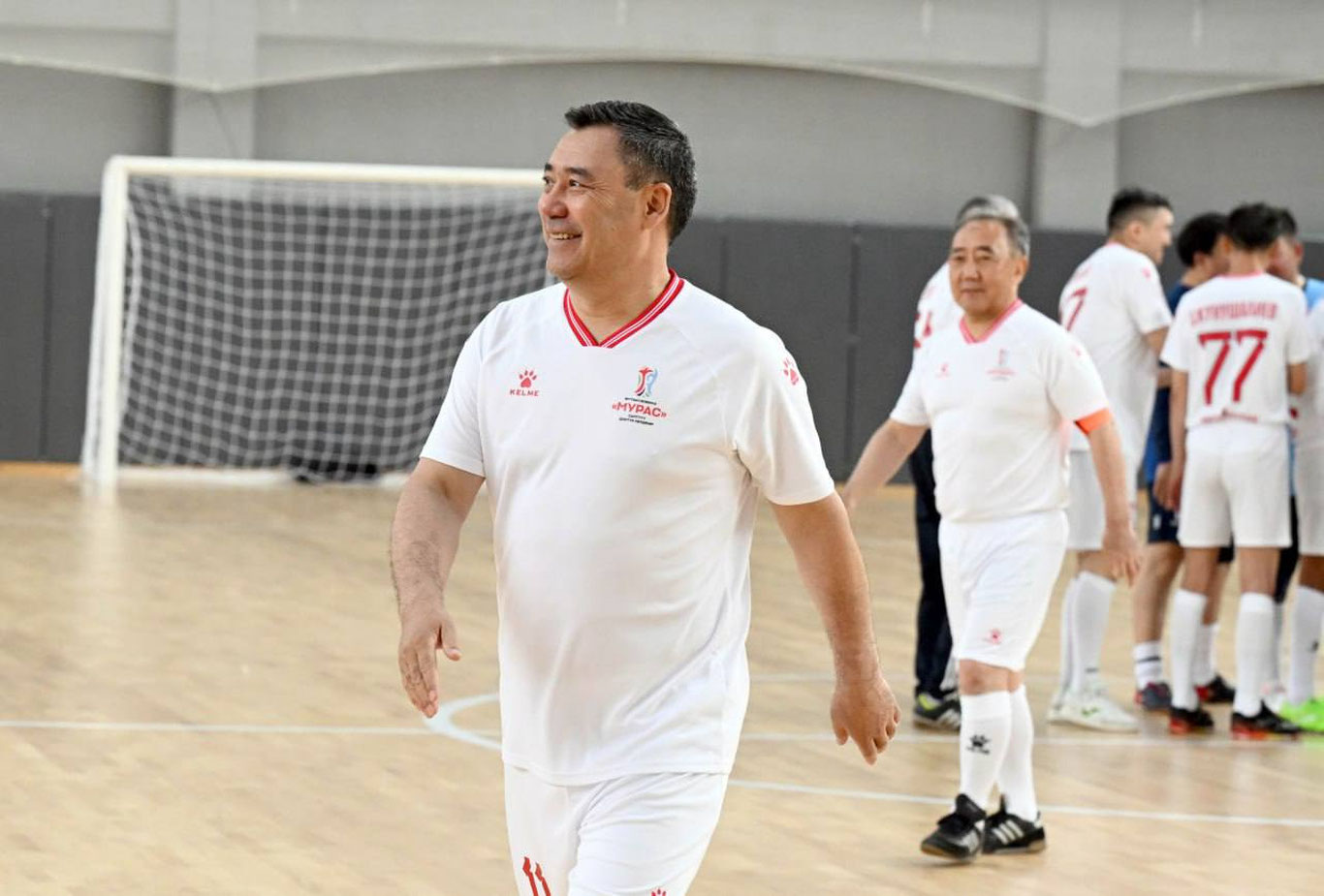 Қирғизистон Президенти футбол турнирида иштирок этди