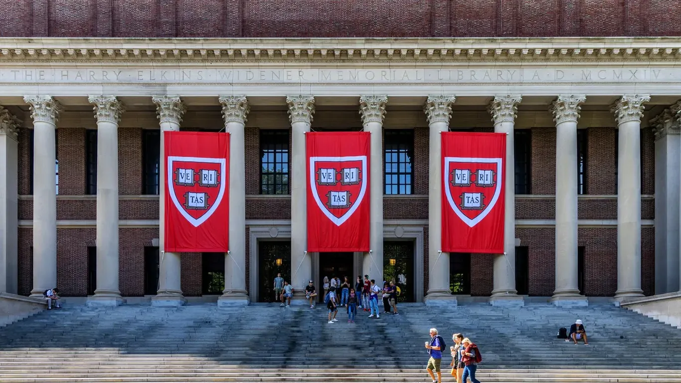 Гарвард университети Трамп маъмуриятини судга берди