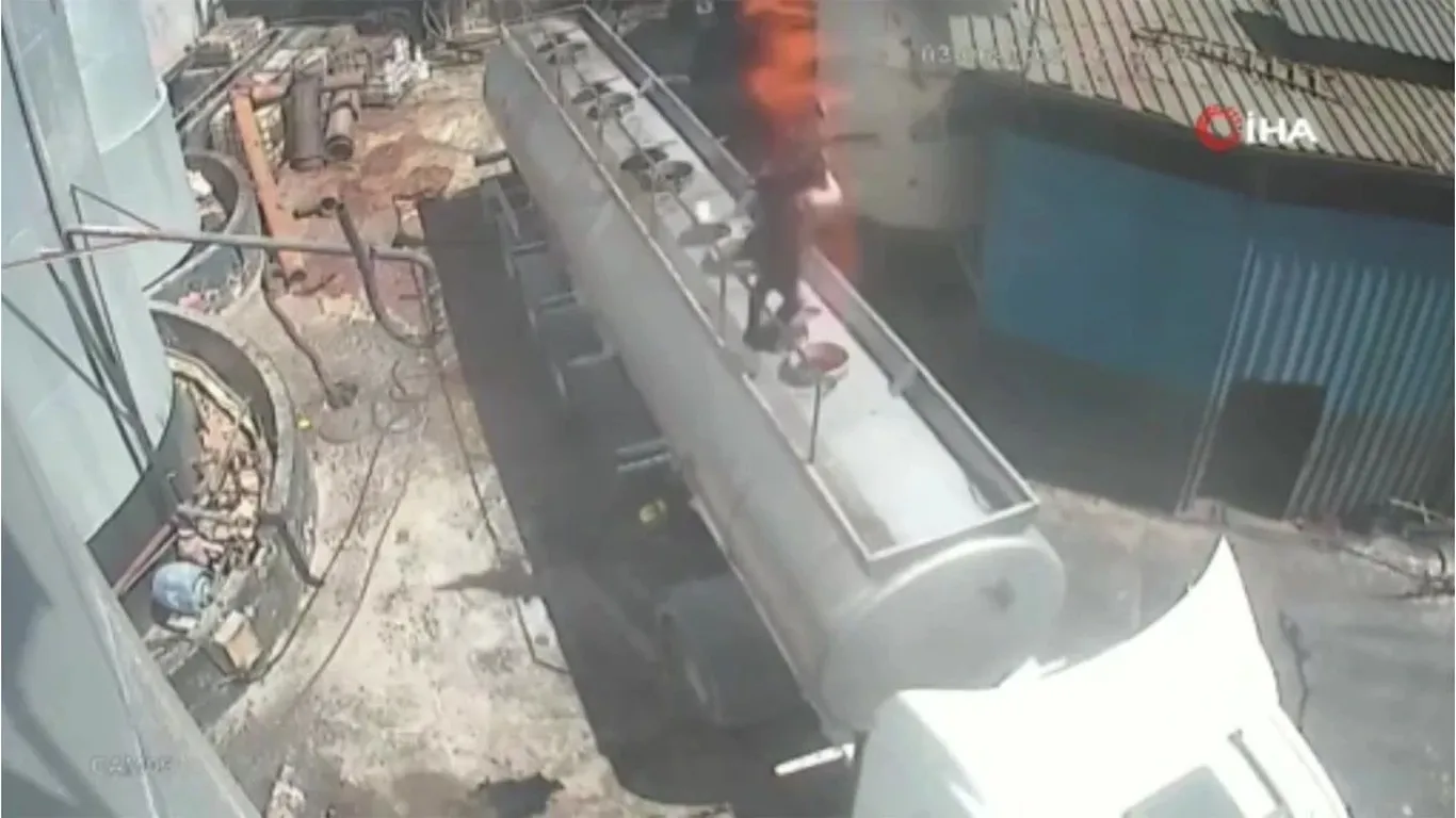 Туркияда ишчи танкер қопқоғини очаётганда портлаш содир бўлди