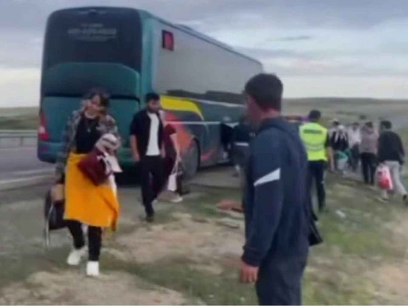 Қозоғистонда ўзбекистонликлар кетаётган автобусда ёнғин чиқди