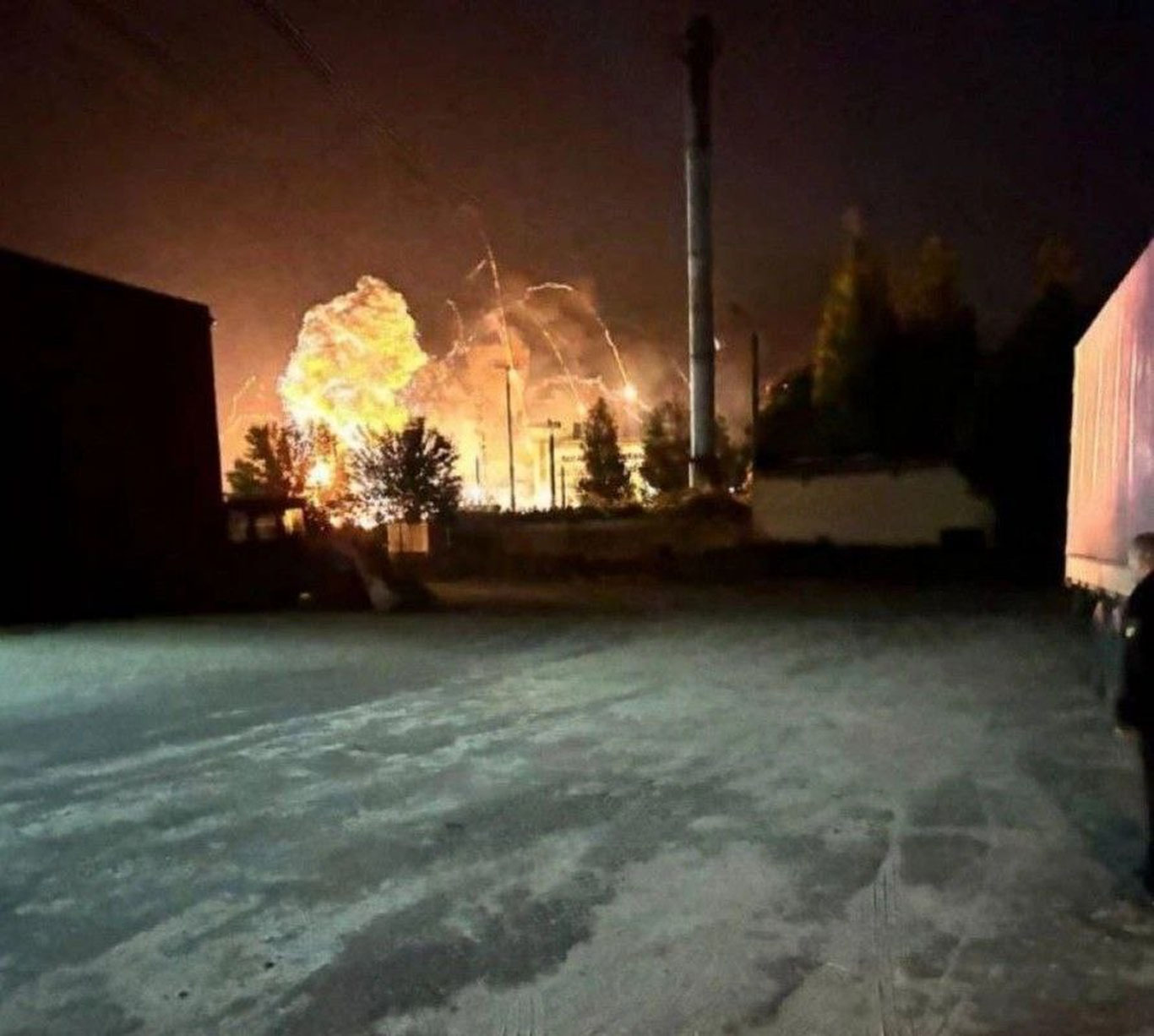 Россия аэропорти яқинида портлаш содир бўлди