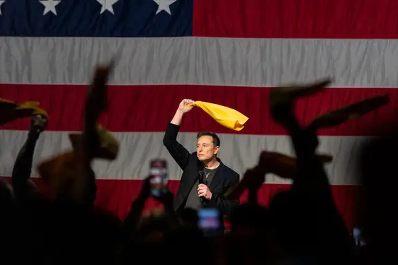 Маск энди америкаликларнинг махфий маълумотларини кўриши мумкин