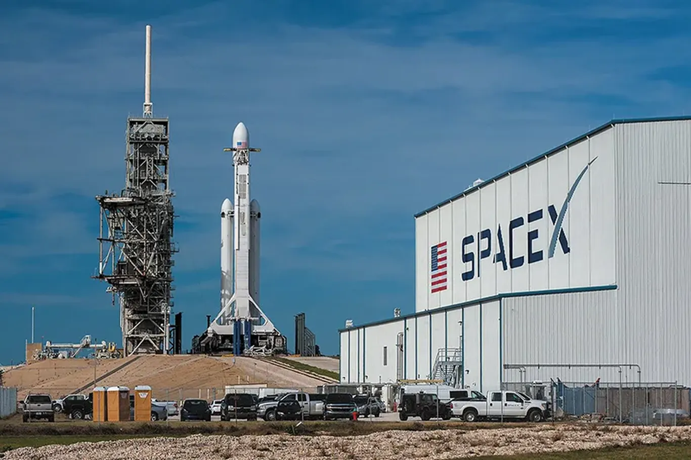 Oq uy SpaceX bilan shartnomalarni qayta ko‘rib chiqmoqda