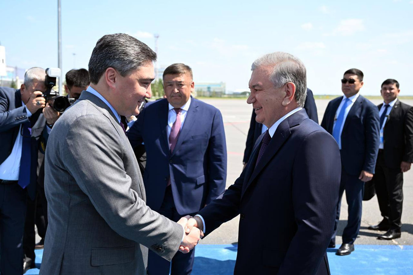 Шавкат Мирзиёев Қозоғистонга келди