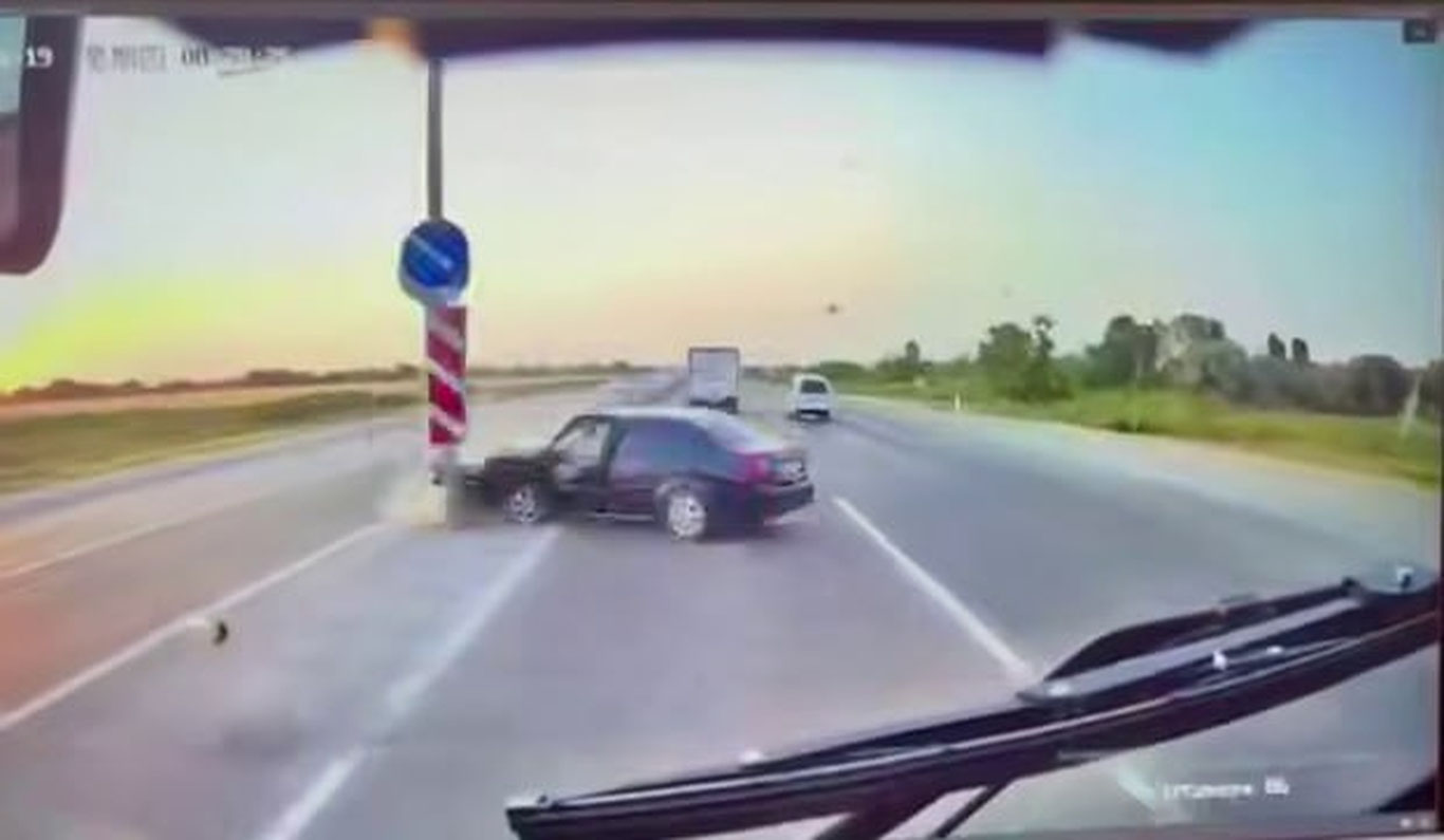 Сирдарёда Lacetti ва юк машинаси аварияга учради