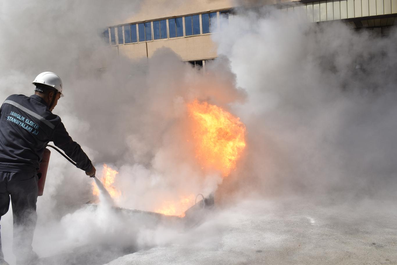 Toshkentda nomdor “semechka” korxonasi yonib ketdi