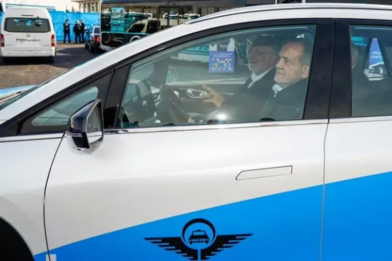 Эрон Президенти Масуд Пезешкиан такси чақаришга мажбур бўлди