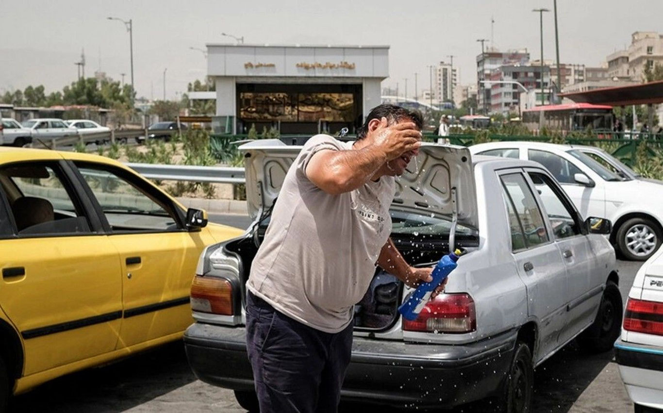 Issiq havo va suv tanqisligi Eron hayotini izdan chiqardi